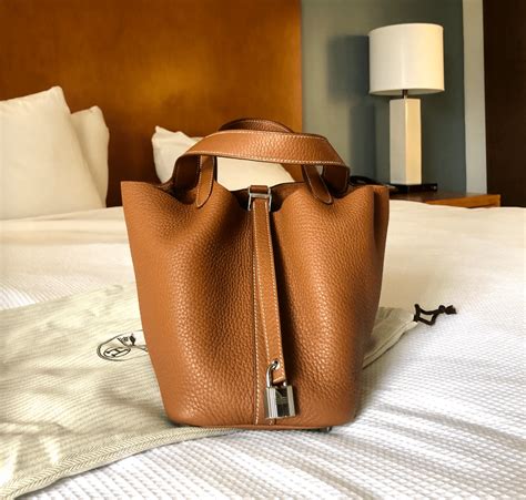 【精品】Hermes Picotin 18 。金棕銀釦白線。實裝容 .